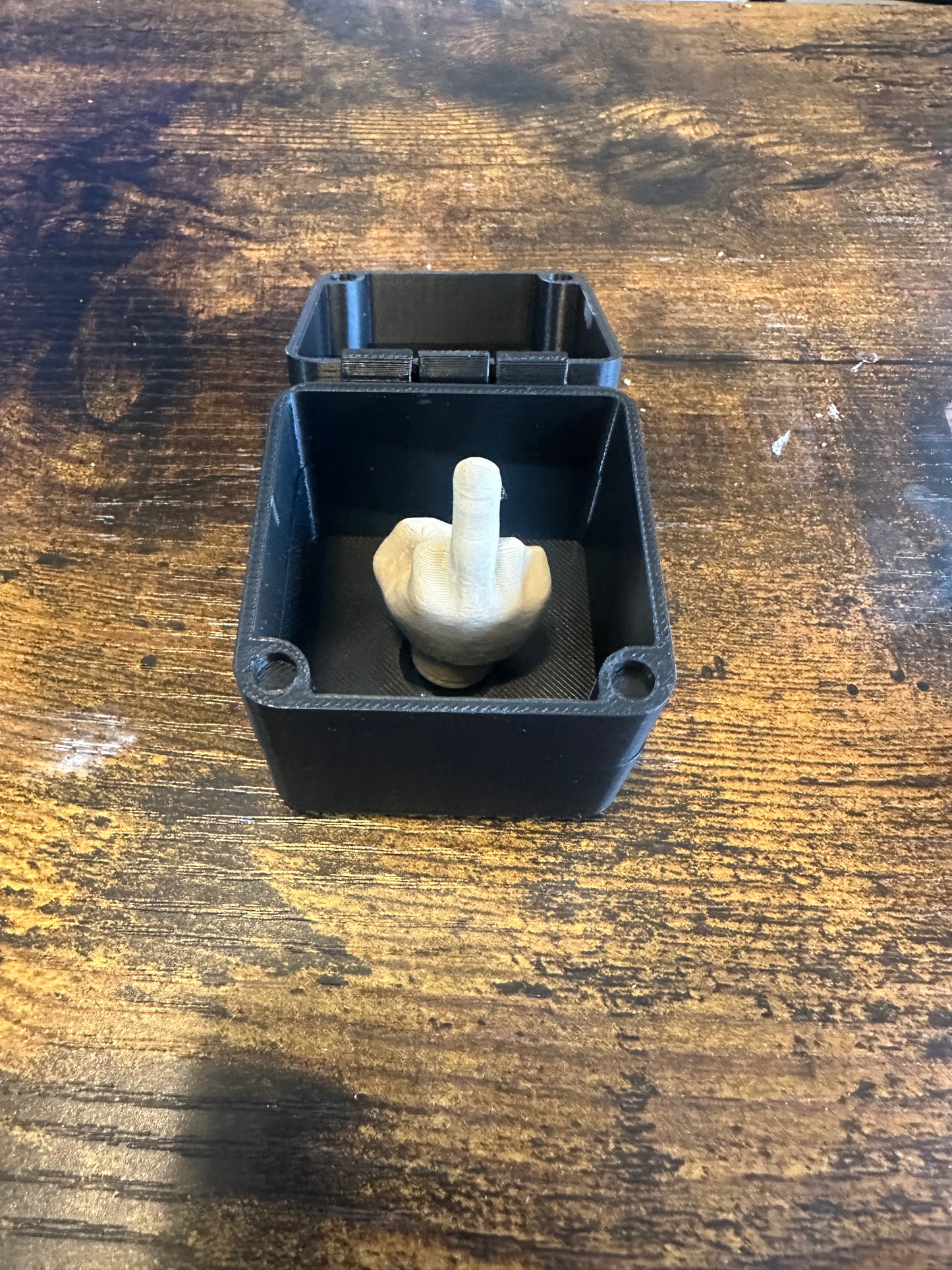 3d printed box with finger