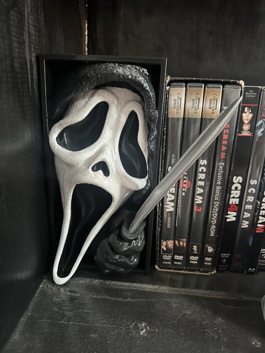 3d printed Ghostface book nook