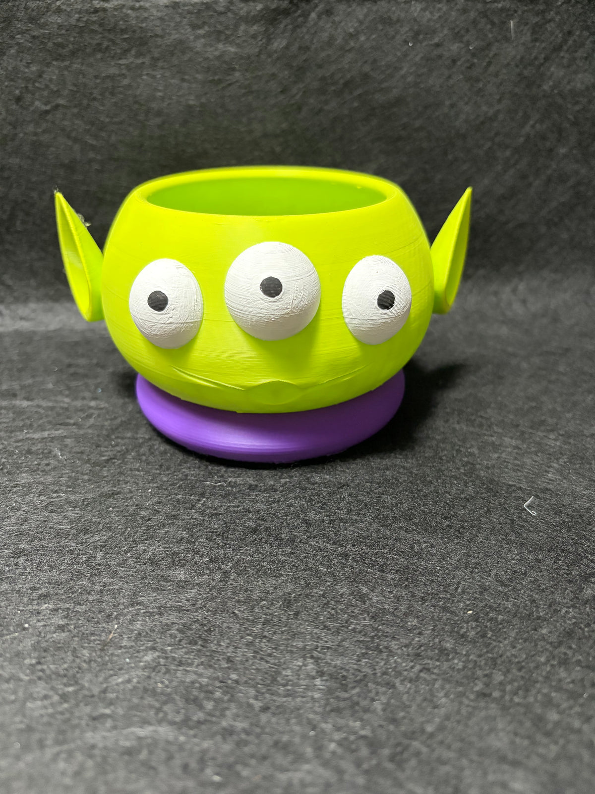 Alien pen holder
