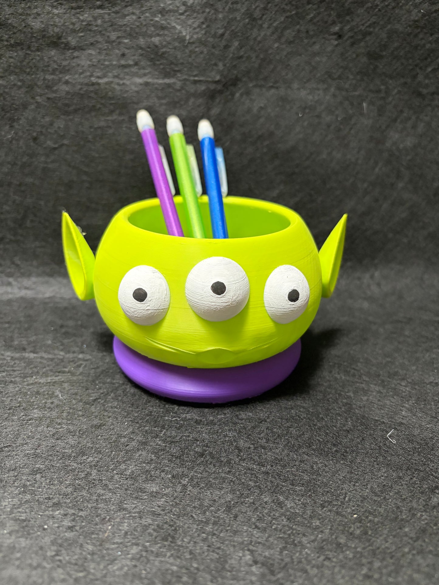 Alien pen holder